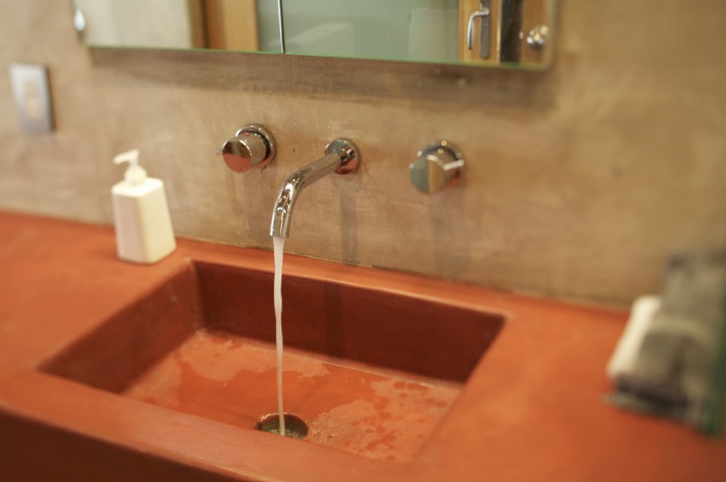 red sink with running faucet
