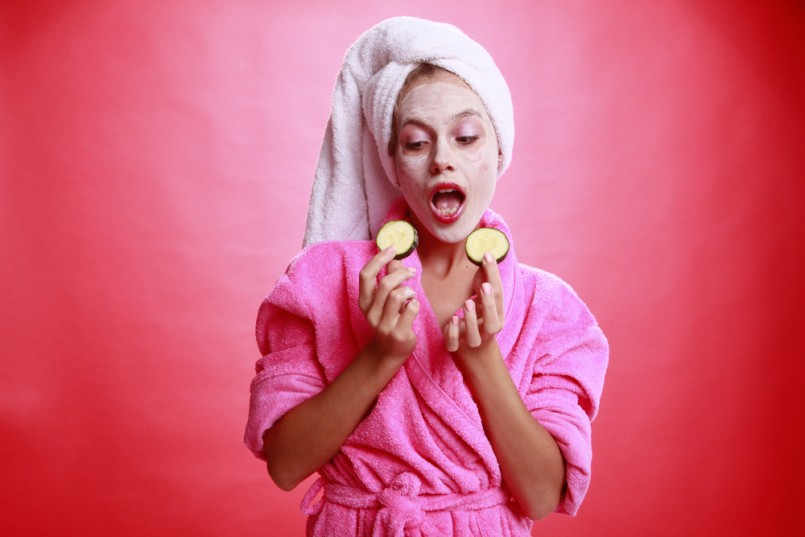 Cucumber eye treatment and face mask