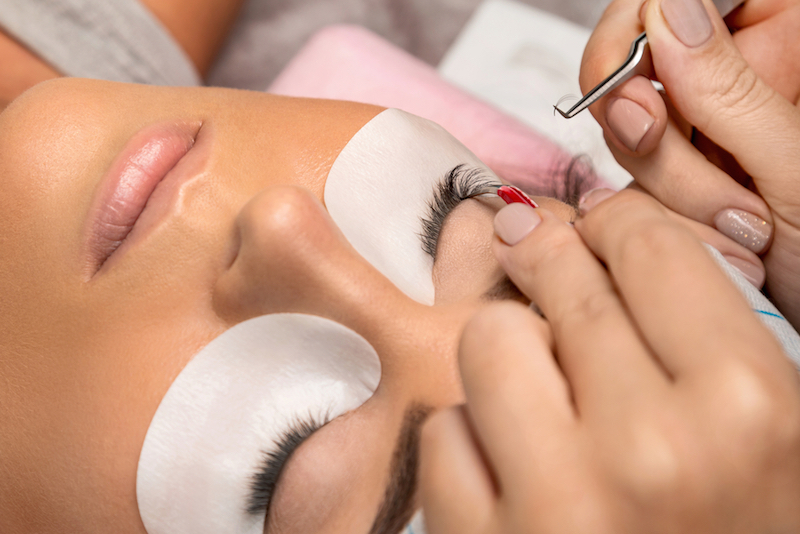 Procedure of eyelashes extension in salon